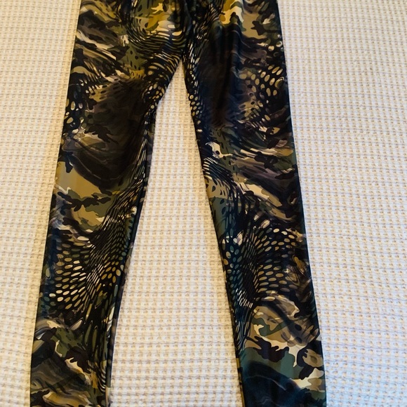 Abs2 fitness scrunch long leggings. - Picture 2 of 6